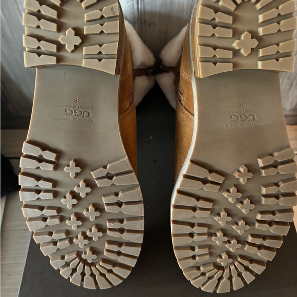 UGGs Violet Ankle boot. Size 7/8 EU39. Suede with shearling liner. NWT. - Picture 5 of 9